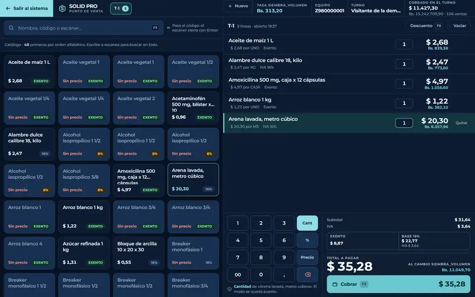 Caja del ERP en tema oscuro con un ticket de cinco líneas, teclado numérico y el botón de cobrar.
